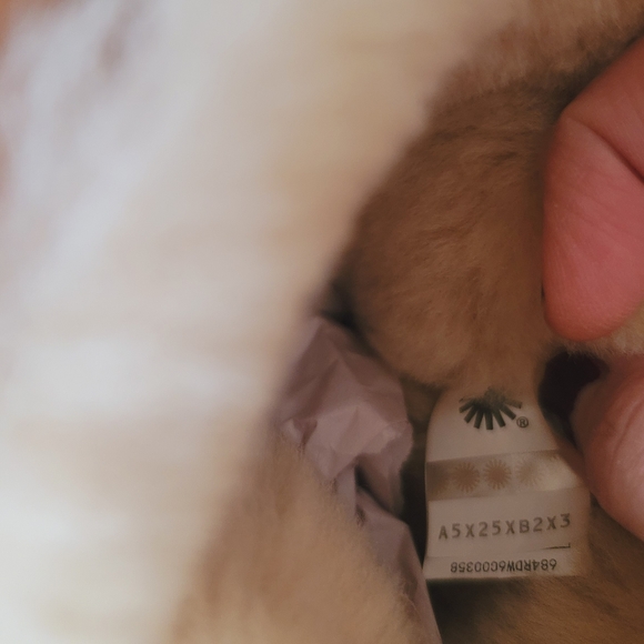 UGG Bailey Button II Beige Boot Size-6 Like New With box - Picture 8 of 10